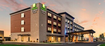 Holiday Inn Express & Suites Racine by IHG