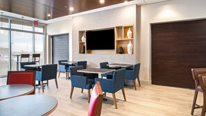Free daily buffet breakfast  - Holiday Inn Express & Suites Racine by IHG (Mount Pleasant)