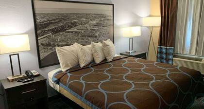 Super 8 by Wyndham Newport News