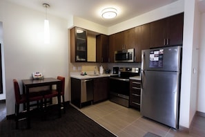 Private kitchen - Residence Inn by Marriott Oklahoma City Airport (Oklahoma City)