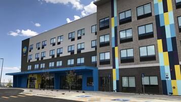 Vista frontal de la propiedad