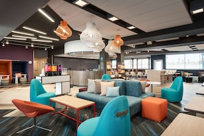 Lobby - Tru by Hilton Cedar Rapids Westdale (Cedar Rapids)