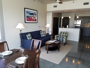 Standard Room, 1 King Bed - Oakwood at Amli on 2nd (Austin)