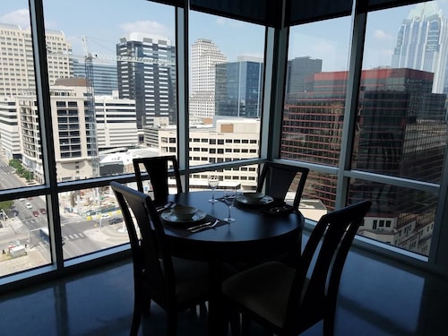 Oakwood at Amli on 2nd