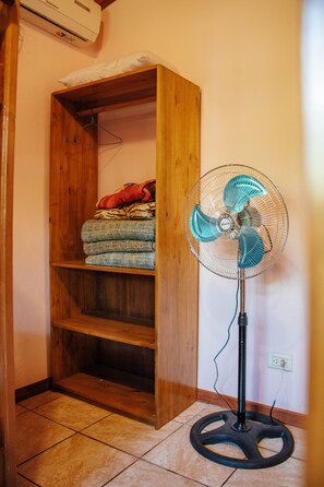 Family Cabin, 2 Bedrooms | Children’s theme room