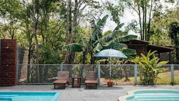 2 outdoor pools, pool umbrellas