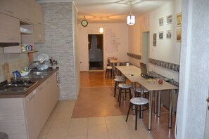 Lobby sitting area - Hostel Valentin 2 (Skopje)