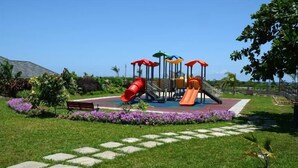 Tempat bermain anak - outdoor