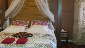 WiFi (free), bed sheets - Pousada Rio Vermelho (Florianópolis)
