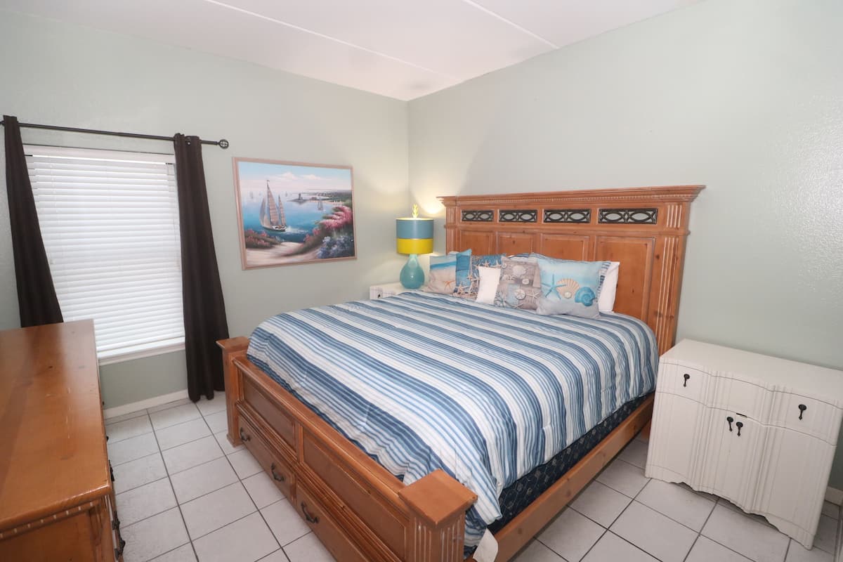 Condo Premium, varias camas, cocina, vista a la alberca | Ropa de cama de alta calidad y decoración personalizada