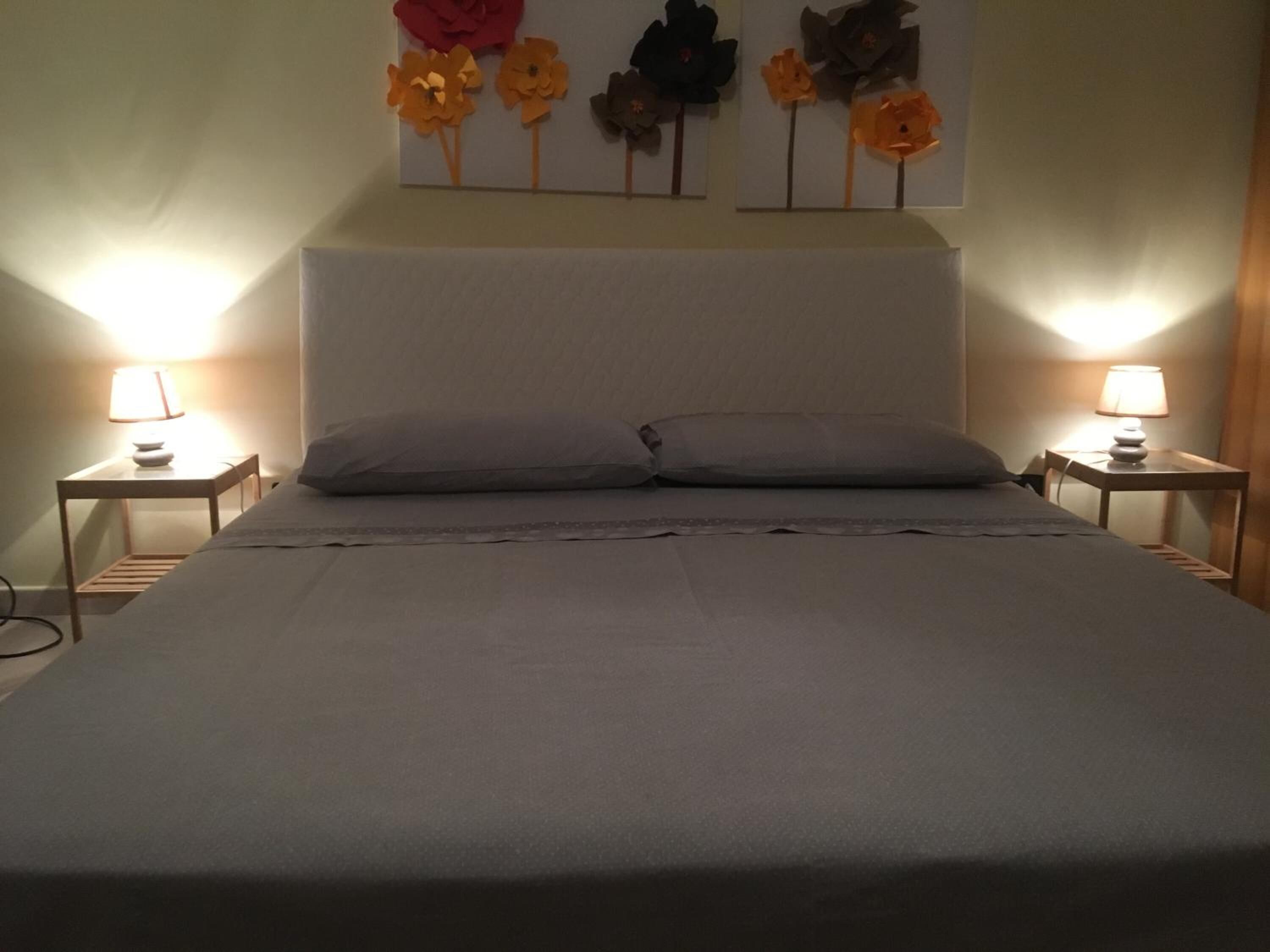 Ropa de cama de alta calidad, escritorio, wifi gratis y ropa de cama 