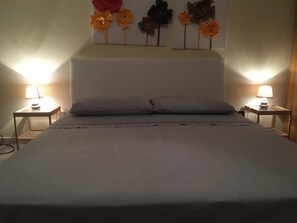 Hochwertige Bettwaren, Schreibtisch, kostenloses WLAN, Bettwäsche