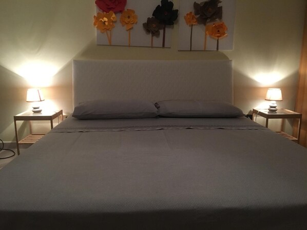 Literie de qualité supérieure, bureau, Wi-Fi gratuit, draps fournis