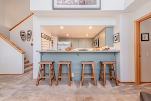 Condo, 3 habitaciones, vista a la montaña (Snowcreek #892 Phase V) | Cocina privada | Horno y comedor