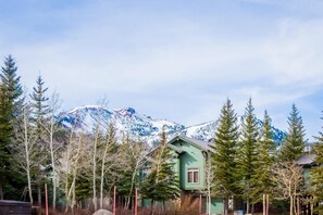 Condo, 3 Bedrooms, Mountain View (Snowcreek #892 Phase V) | Front of property