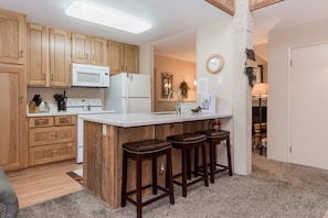 Appartamento, 2 camere da letto (Crestview #46 Bldg. B) | Cucina privata | Frigorifero, microonde, piano cottura, lavastoviglie