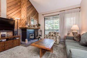 Condo, 2 Bedrooms (Crestview #46 Bldg. B) | Room amenity