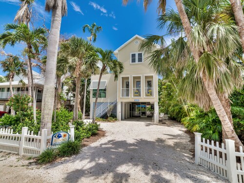 Captiva Sun & Moon Pool House -  Beach Side of Village Center 