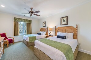 3 chambres, fer et planche à repasser, Wi-Fi, draps fournis