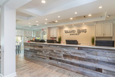 Luxurious 3-br Condo With All The Comforts Of Home In A Beautiful Resort Setting