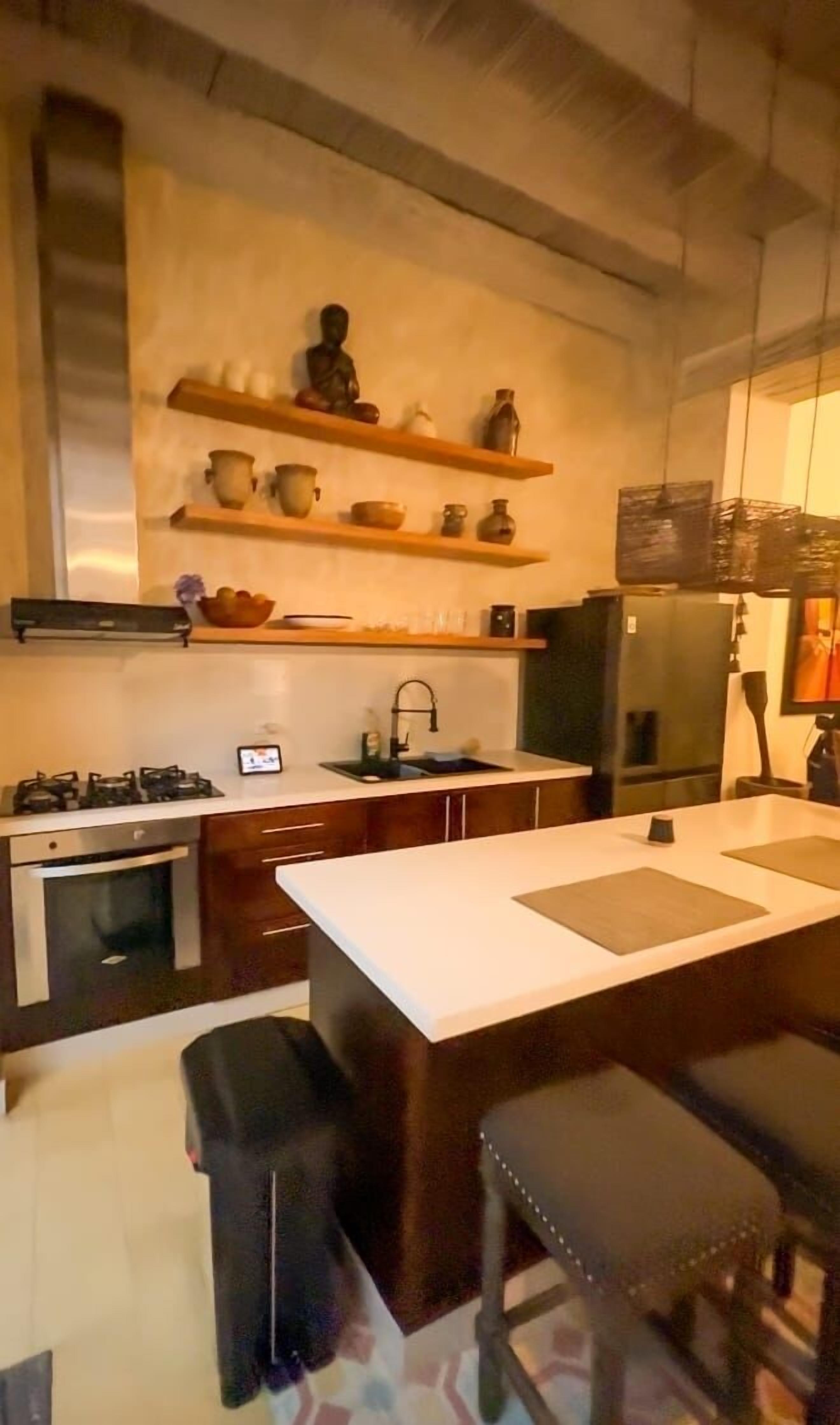 Frigorifero, microonde, forno, piano cottura