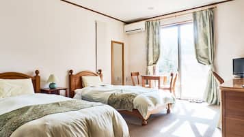 Escritorio, wifi gratis y ropa de cama