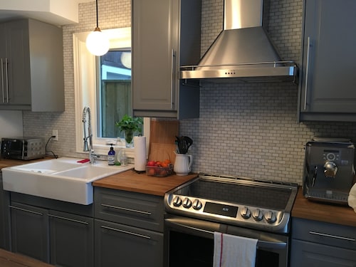 Beautiful 4Br downtown garden house. Sleeps 12