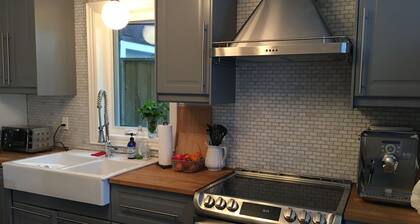 Beautiful 4Br downtown garden house. Sleeps 12