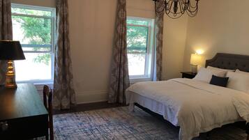 4 bedrooms, iron/ironing board, free WiFi, bed sheets