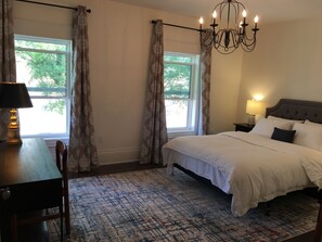 4 bedrooms, iron/ironing board, free WiFi, bed sheets