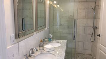 Shower, hair dryer, towels