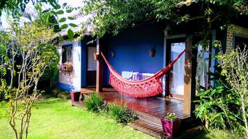 Vista frontal de la propiedad