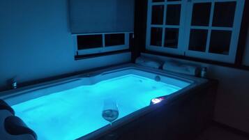 Studio trăng mật | 1 phòng ngủ, minibar, bàn, màn/rèm cản sáng