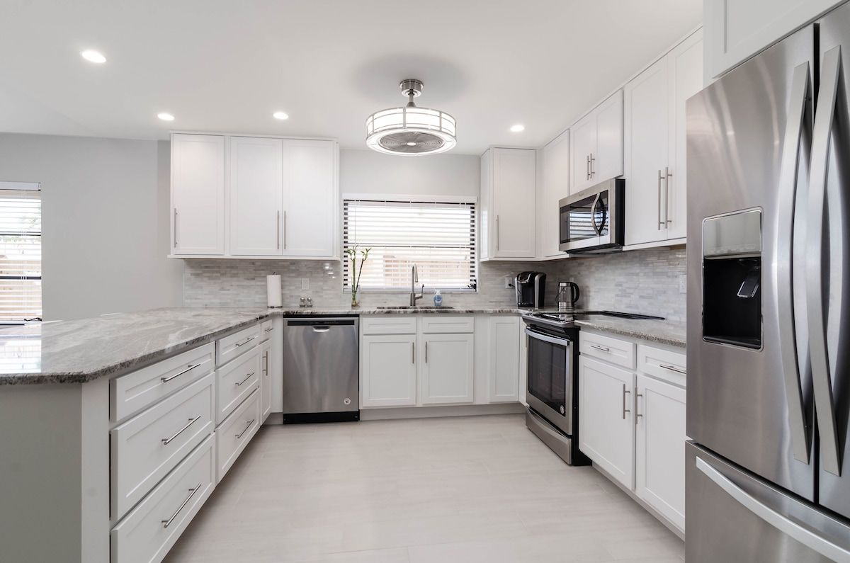 Photo 8 of SUMMER PROMO! Designer House, Heated Pool & Spa, close to beaches, FREE Bikes