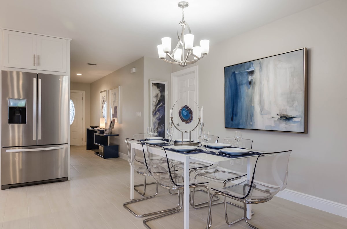 Photo 7 of SUMMER PROMO! Designer House, Heated Pool & Spa, close to beaches, FREE Bikes