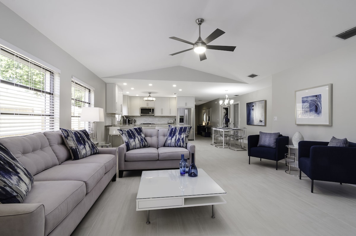 Photo 10 of SUMMER PROMO! Designer House, Heated Pool & Spa, close to beaches, FREE Bikes