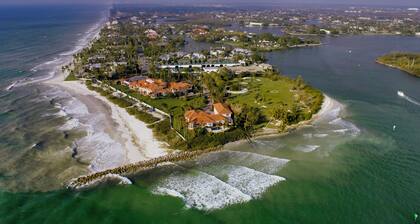 ** Upouusi ** 101 - ylellinen korkeatasoinen koti Napolin puiston sydämessä