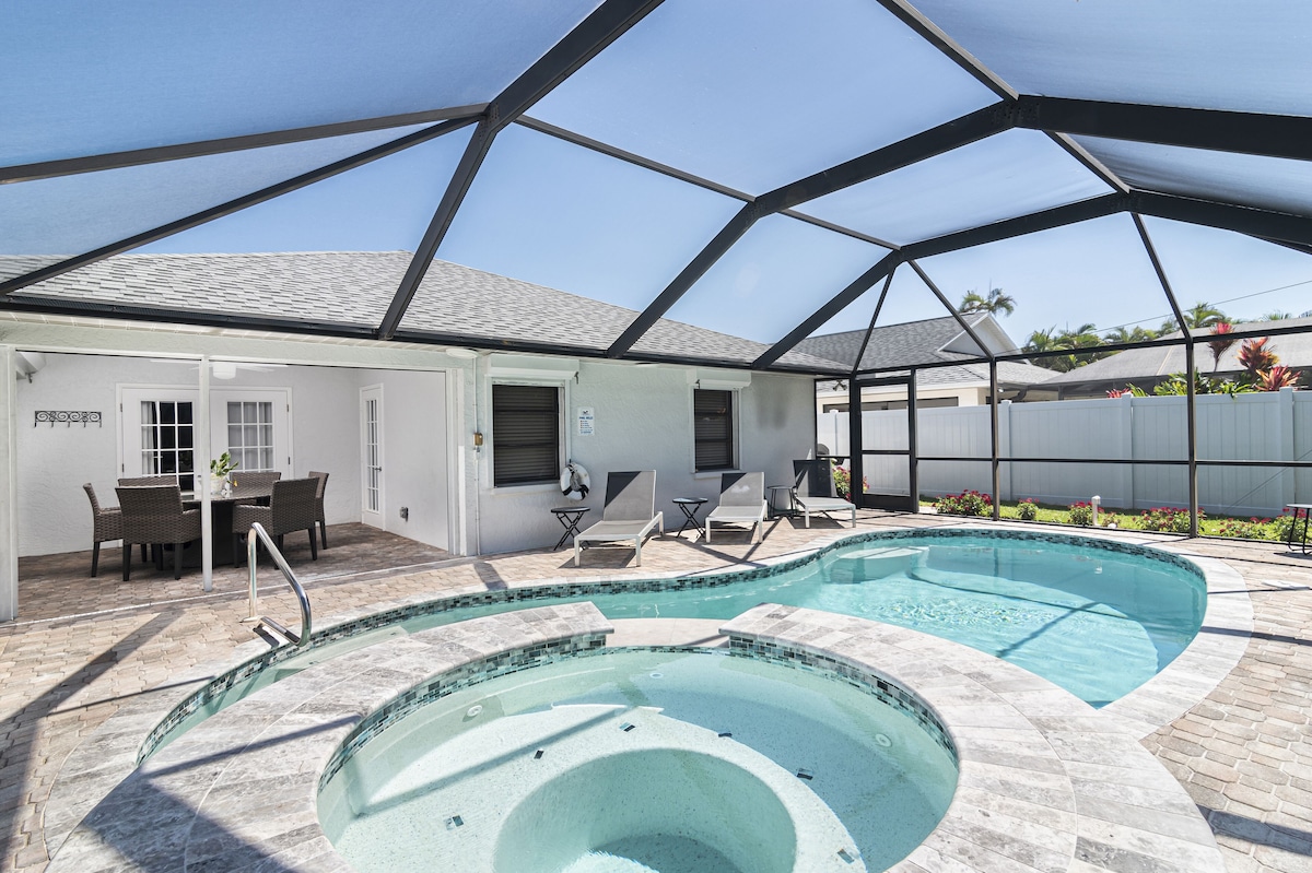 SUMMER PROMO! Designer House, Heated Pool & Spa, close to beaches, FREE Bikes