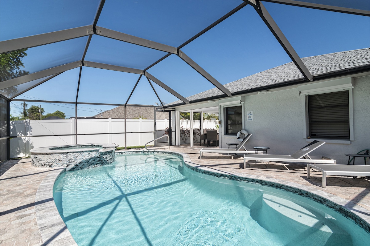 Photo 3 of SUMMER PROMO! Designer House, Heated Pool & Spa, close to beaches, FREE Bikes