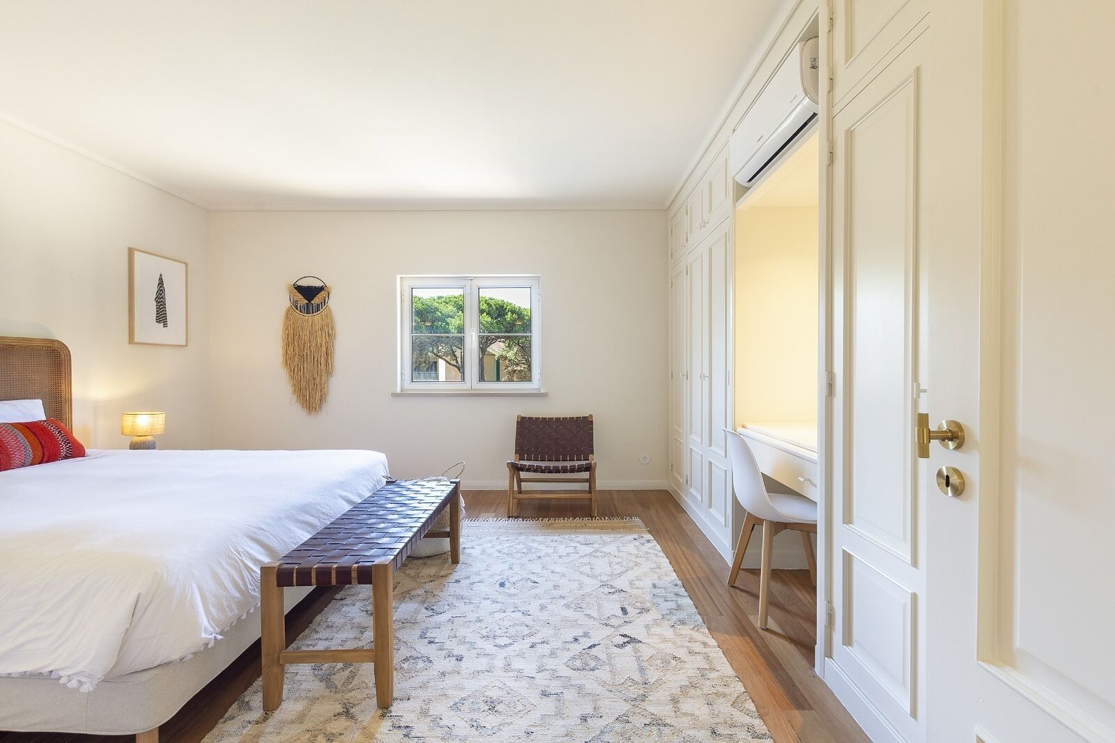 2 makuuhuonetta, työpöytä, silitysrauta/-lauta, ilmainen Wi-Fi