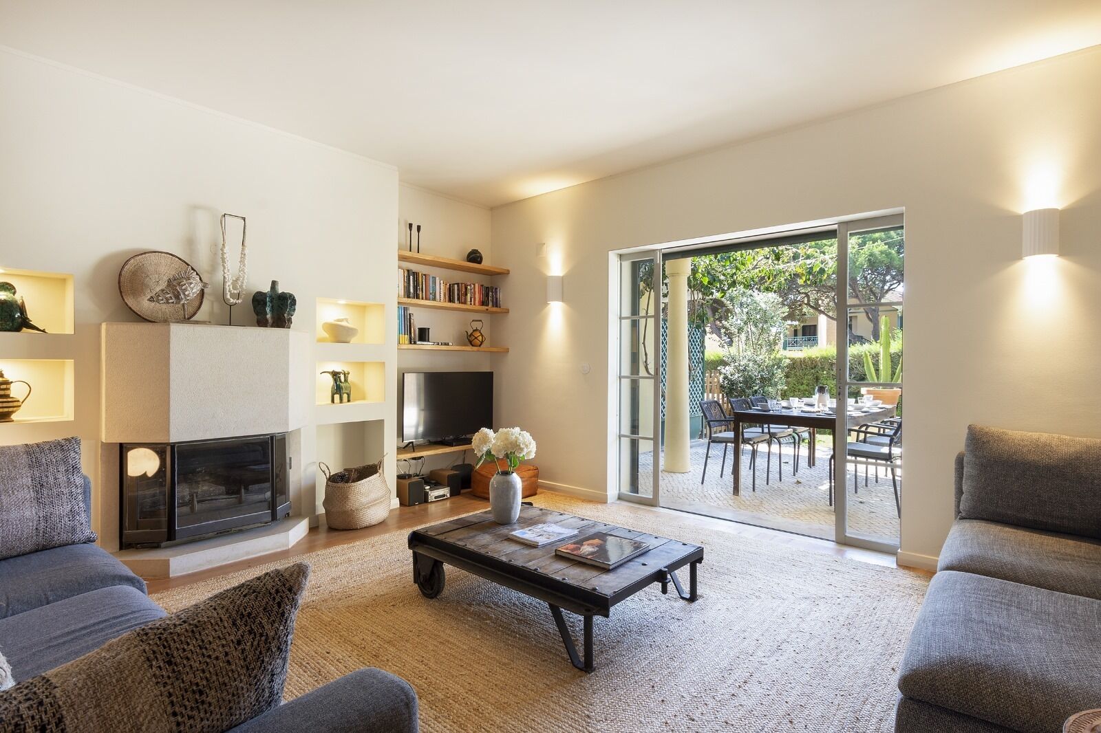 TV, peis, DVD-spiller og stereoanlegg