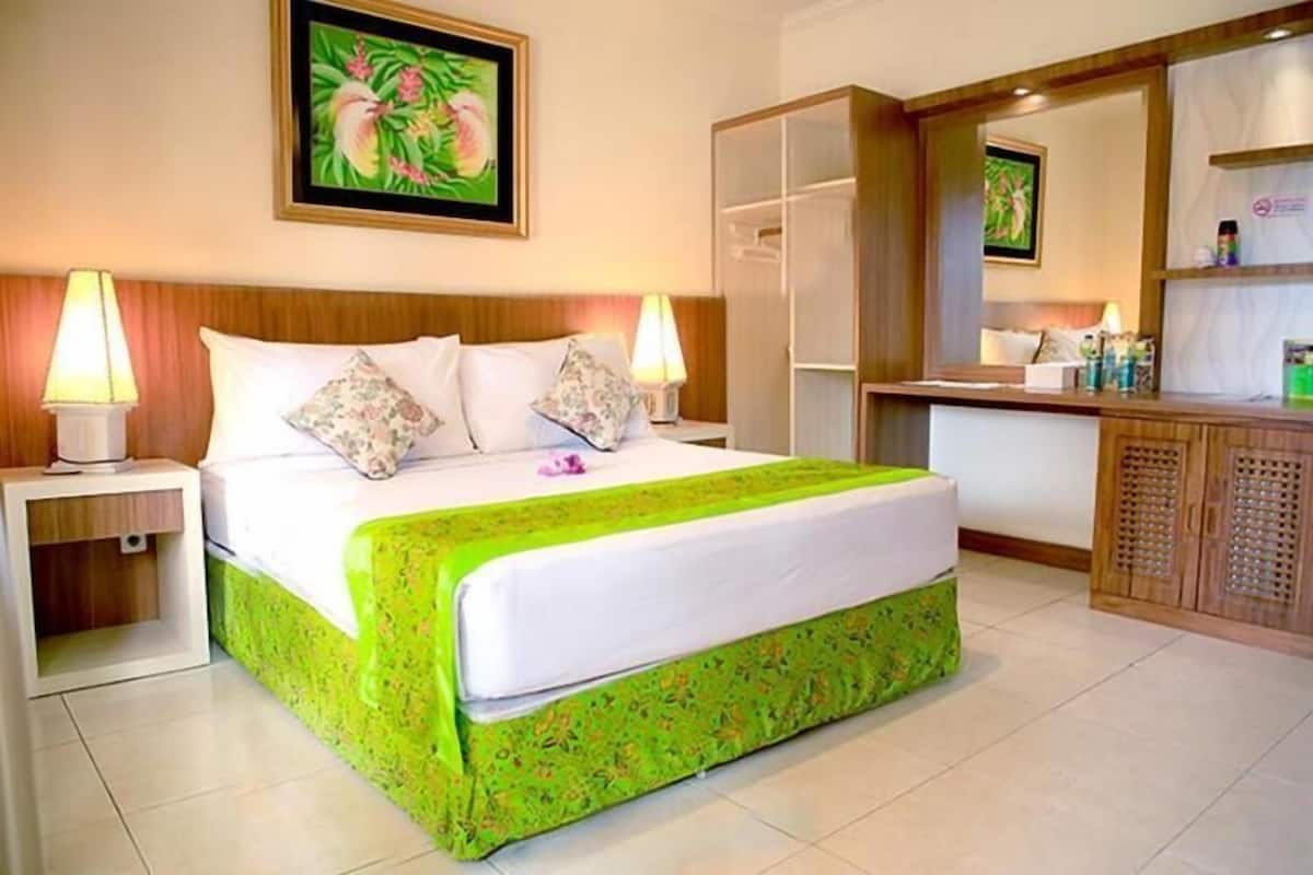 Free WiFi, bed sheets