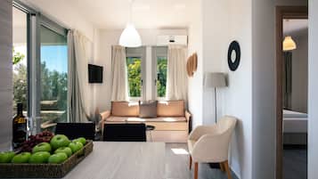 2 bedrooms, in-room safe, iron/ironing board, free WiFi