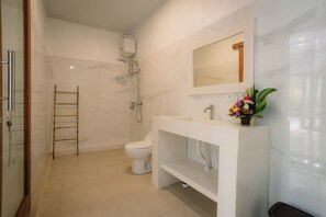 تجهيزات دش، مناشف، صابون، شامبو