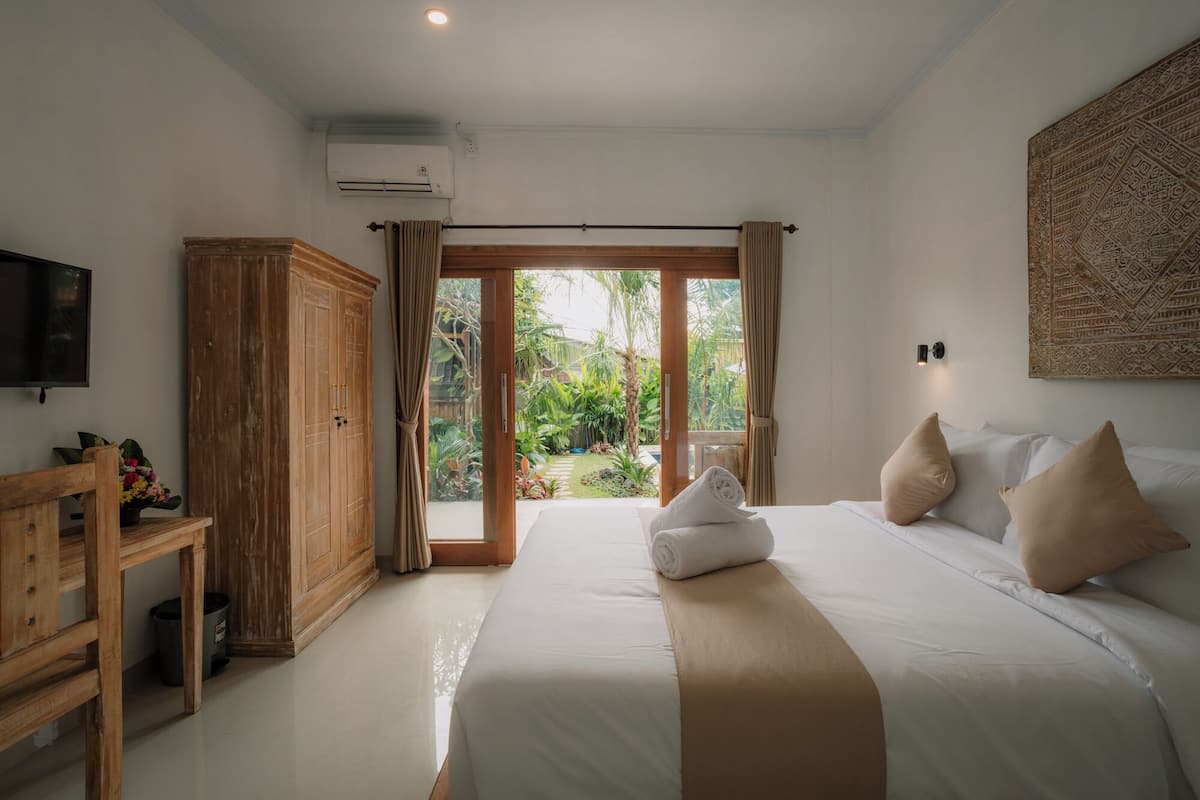 Deluxe Double Room | Desk, free WiFi, bed sheets