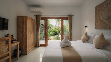 Deluxe Double Room | Desk, free WiFi, bed sheets