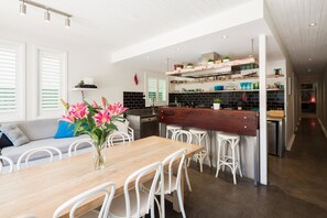 Rockstar, 6 Bedroom | Dining room