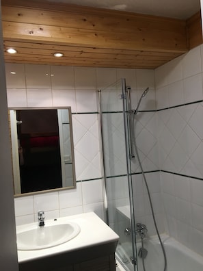 Bathtub, hair dryer, towels, soap