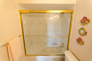Combined shower/bathtub, hair dryer, towels, soap