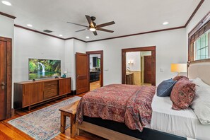 2 quartos, escrivaninha, ferros/tábuas de passar roupa